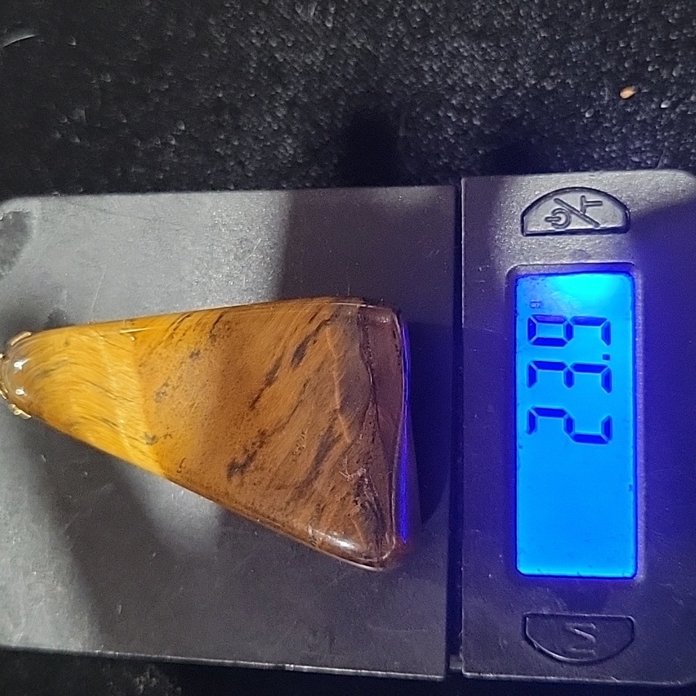Handcrafted Triangular Tigers eye pendant - Picture 8 of 8